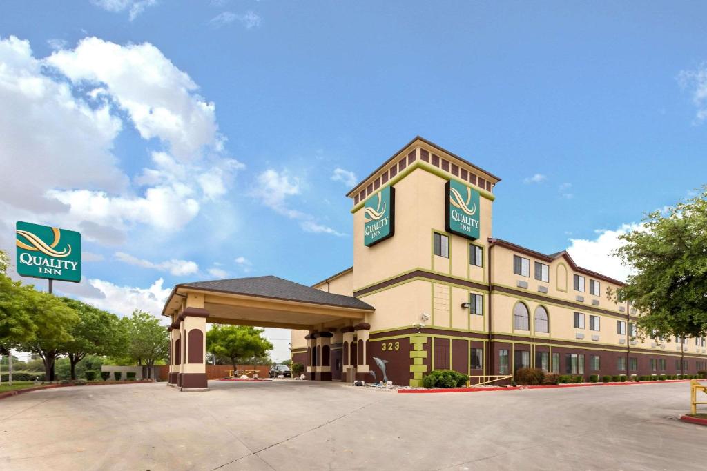 Quality Inn Near Seaworld - Lackland Main image 1